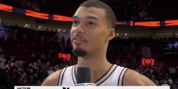 开云-文班谈客场取胜：赛前我百感交集，今晚彻底释放了所有情绪